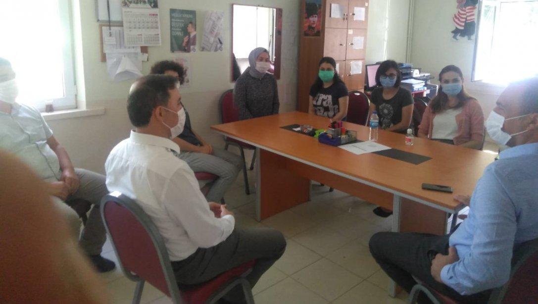 Milli Eğitim Müdürümüz Sayın Mustafa Demircioğlu Hayrat  İmam Hatip Ortaokulunu ziyaret ederek öğretmenlerimizle eğitim buluşması gerçekleştirdi.